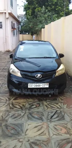 Toyota Vitz 2012 Black