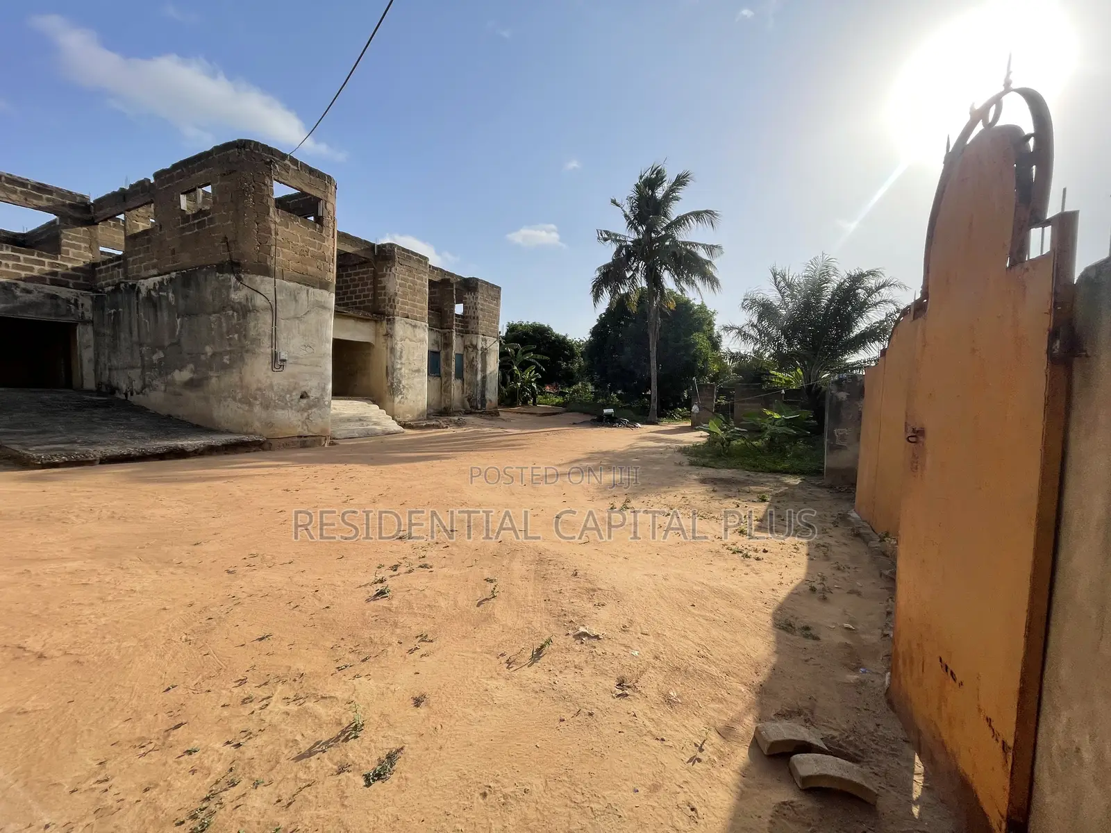 8bdrm Duplex in Omanjor, Sowutwuom for sale