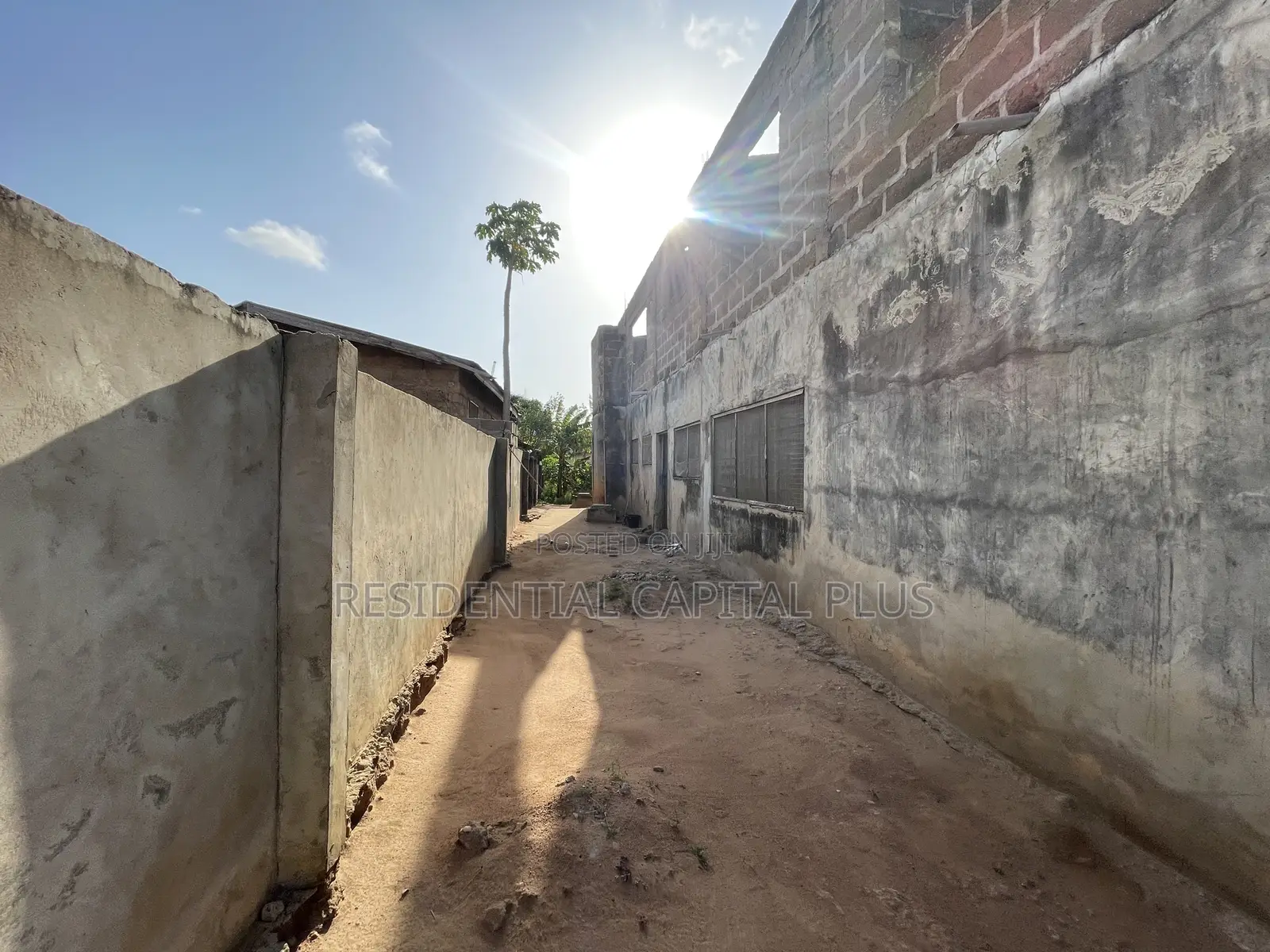 8bdrm Duplex in Omanjor, Sowutwuom for sale