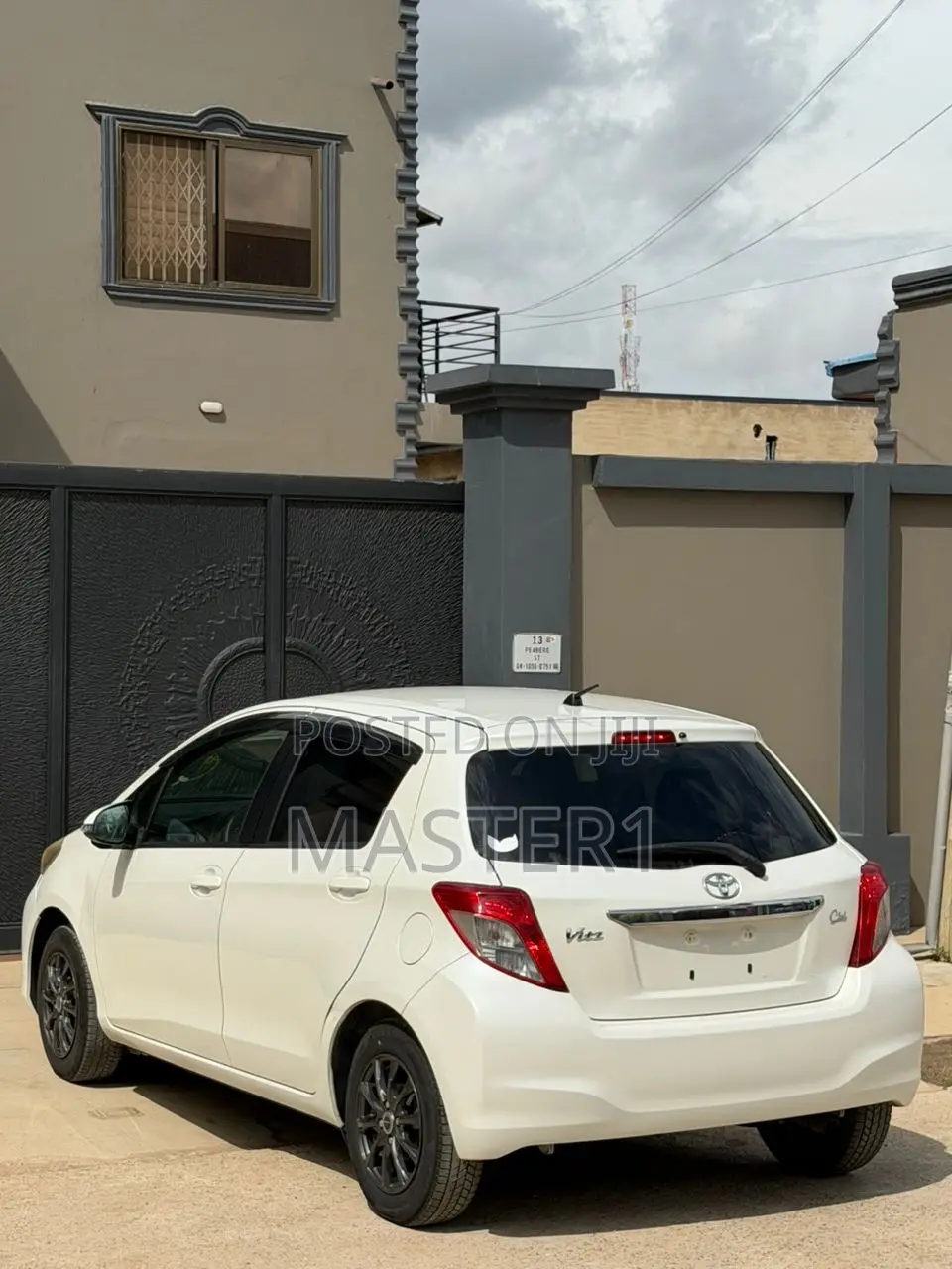 Toyota Vitz 2013 White