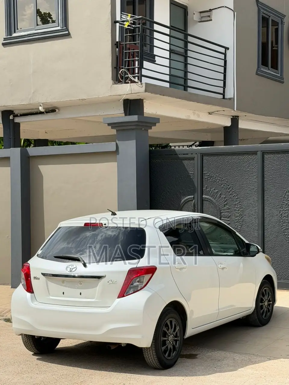 Toyota Vitz 2013 White