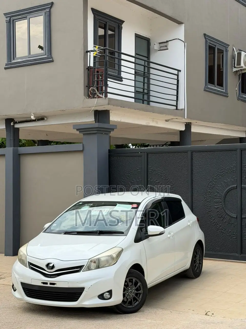 Toyota Vitz 2013 White