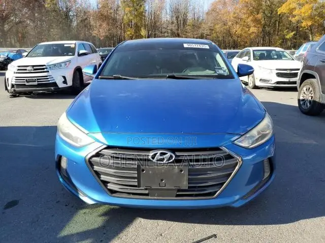 Hyundai Elantra Limited Sedan FWD (2.0L 4cyl 6A) 2017 Blue