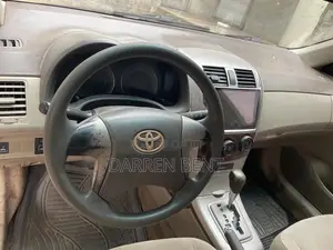 Toyota Corolla XLE 4dr Sedan (1.8L 4cyl 4A) 2010 White