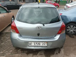 Toyota Vitz 1.3 AWD 5dr 2010 Gray