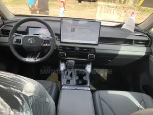 New Toyota RAV4 XLE Premium 2025 Black