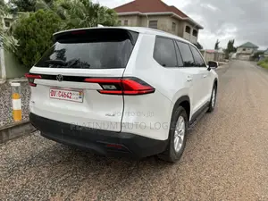 Toyota Grand Highlander XLE AWD 2024 White