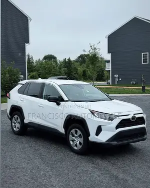 Toyota RAV4 LE 2022 White