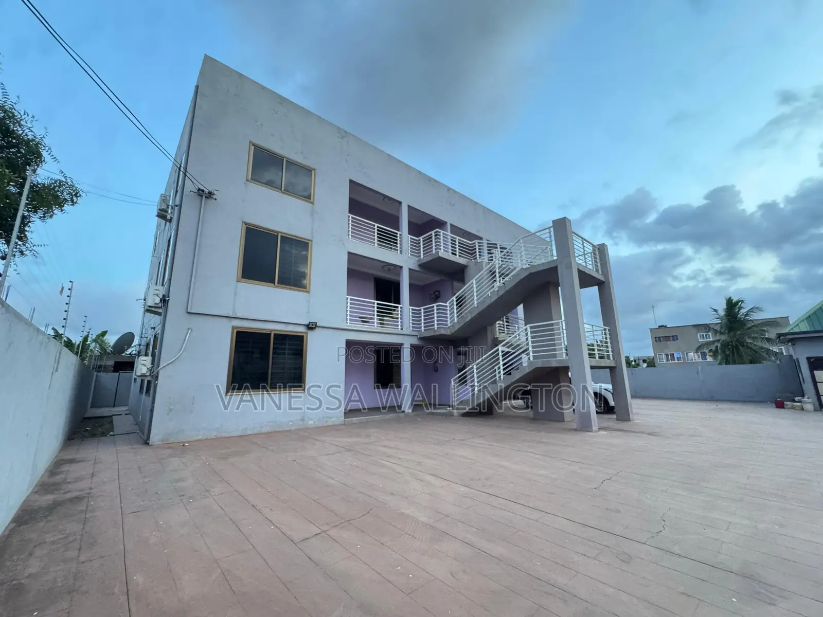 2bdrm Apartment in Lakeside for rent