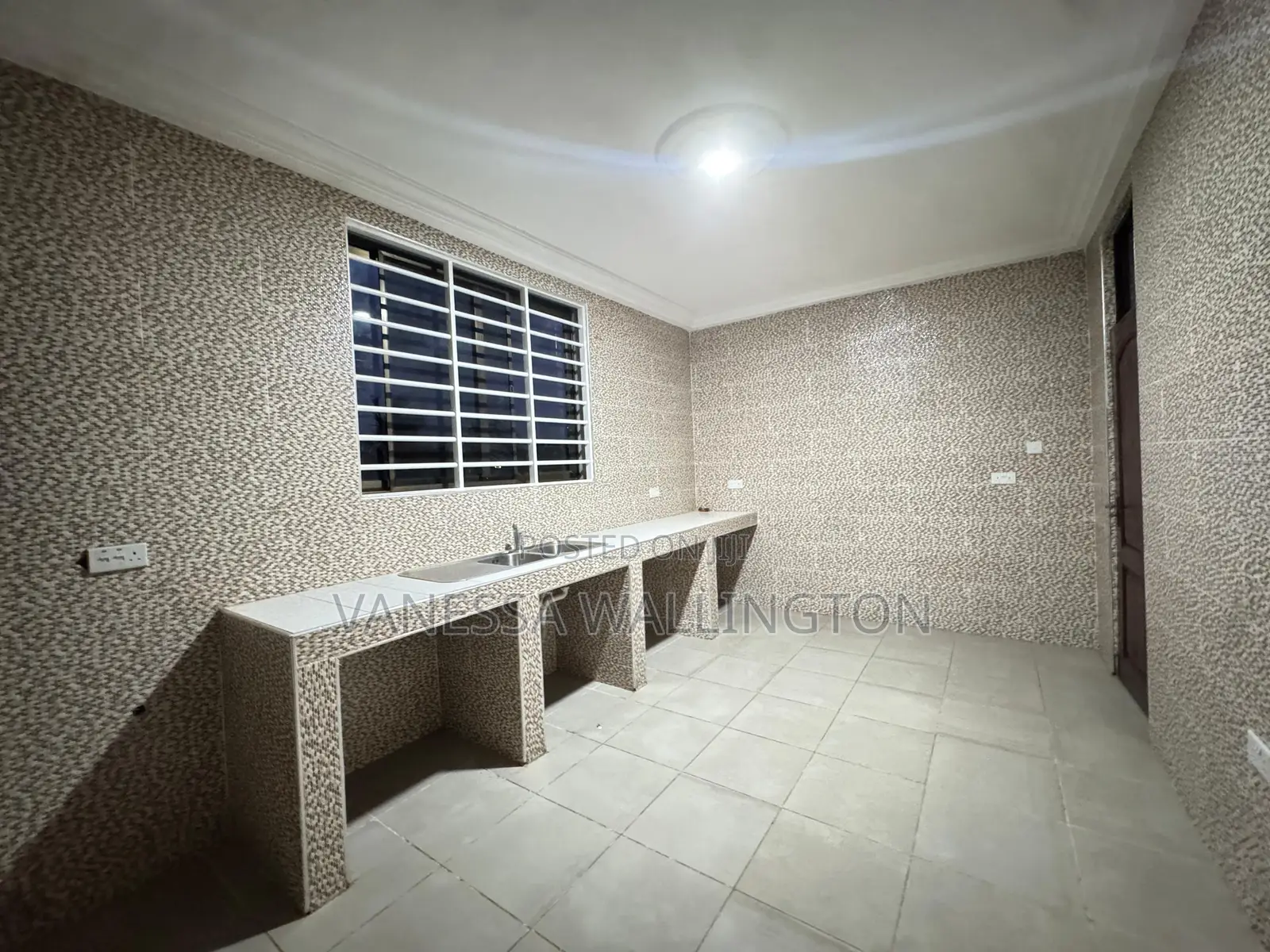 2bdrm Apartment in Lakeside for rent