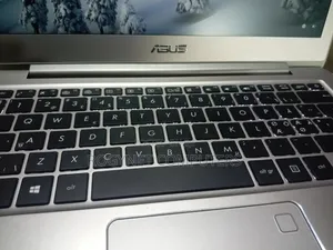 Laptop Asus ZenBook UX330UA 8GB Intel Core i5 SSD 256GB