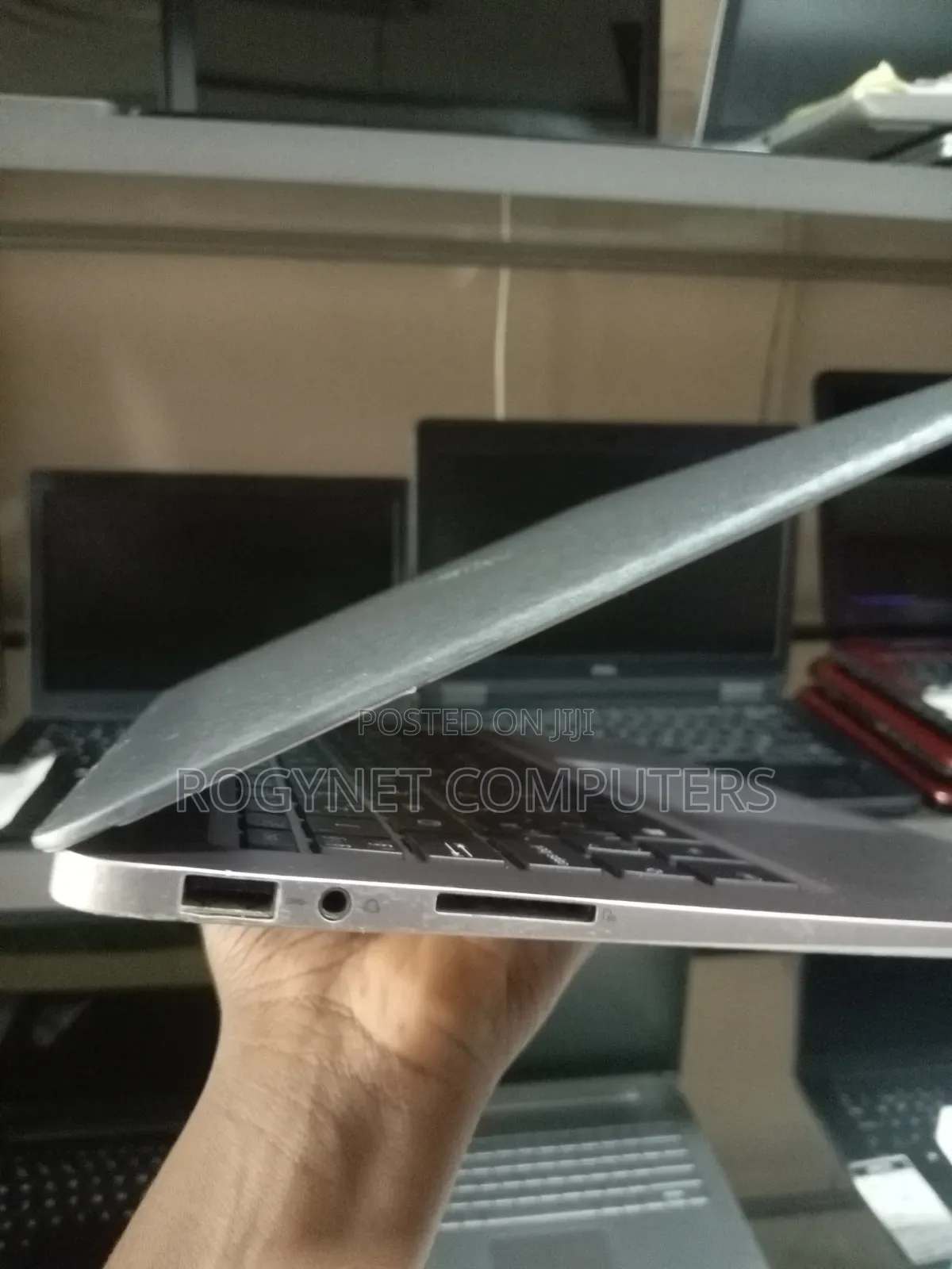 Laptop Asus ZenBook UX330UA 8GB Intel Core i5 SSD 256GB