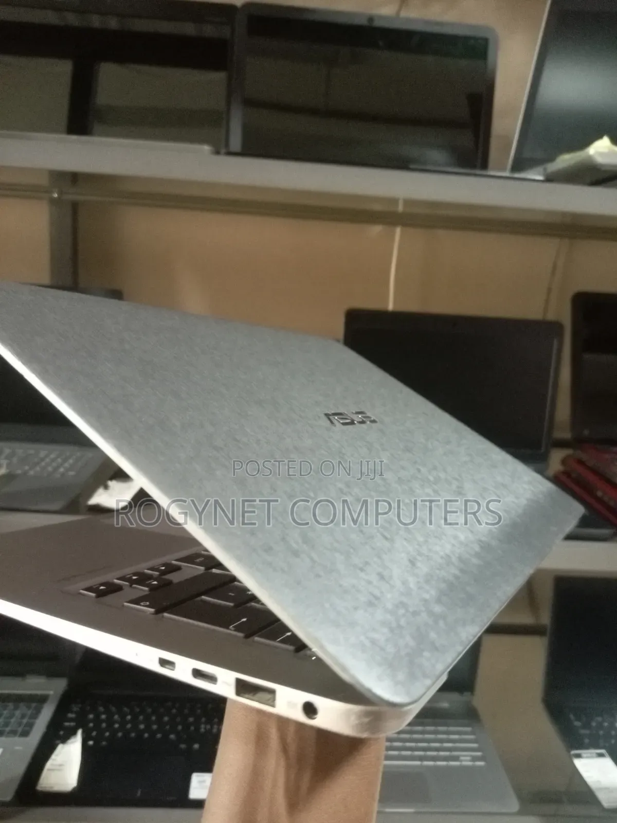 Laptop Asus ZenBook UX330UA 8GB Intel Core i5 SSD 256GB