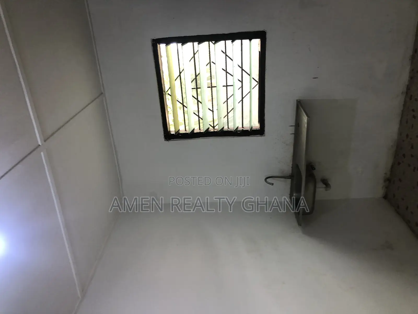 1bdrm Room & Parlour in Lakeside for rent