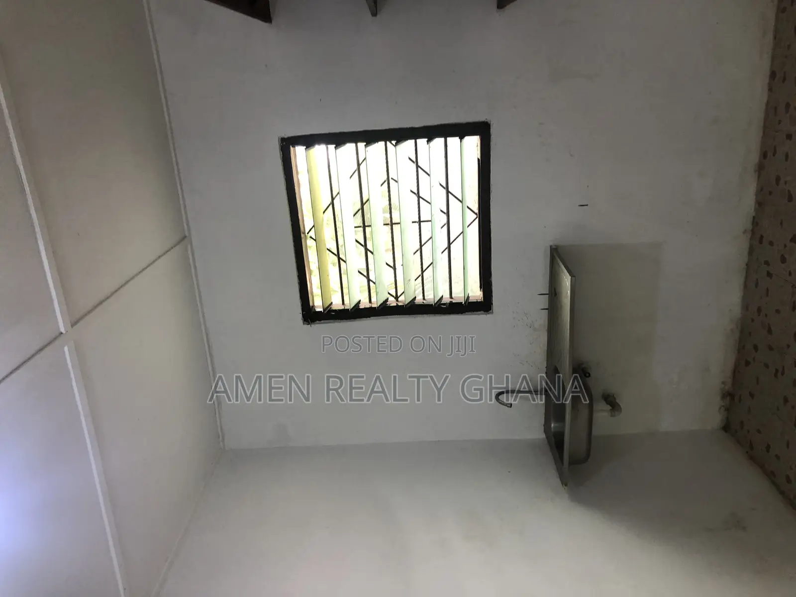 1bdrm Room & Parlour in Lakeside for rent