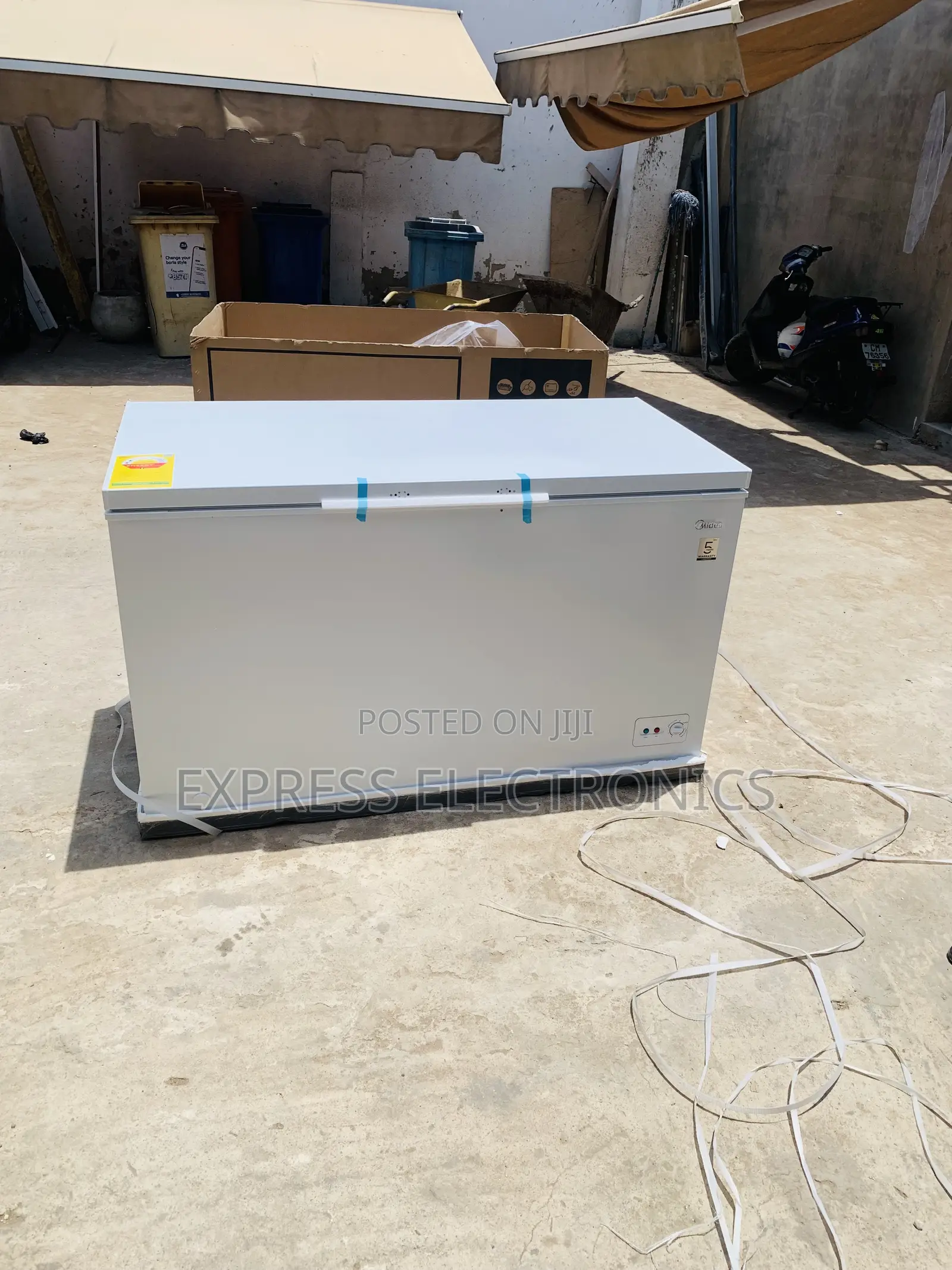 Available Now at Store Chest Freezer Single Door Midea 418l
