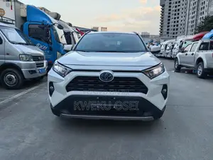 Toyota RAV4 XLE Premium 2021 White