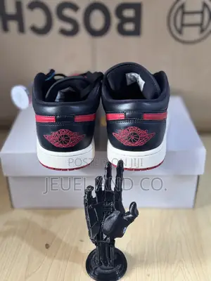 Authentic Nike Jordan 1 Low Bred Sail (Wmns) Dc0774-061 Mint Condition