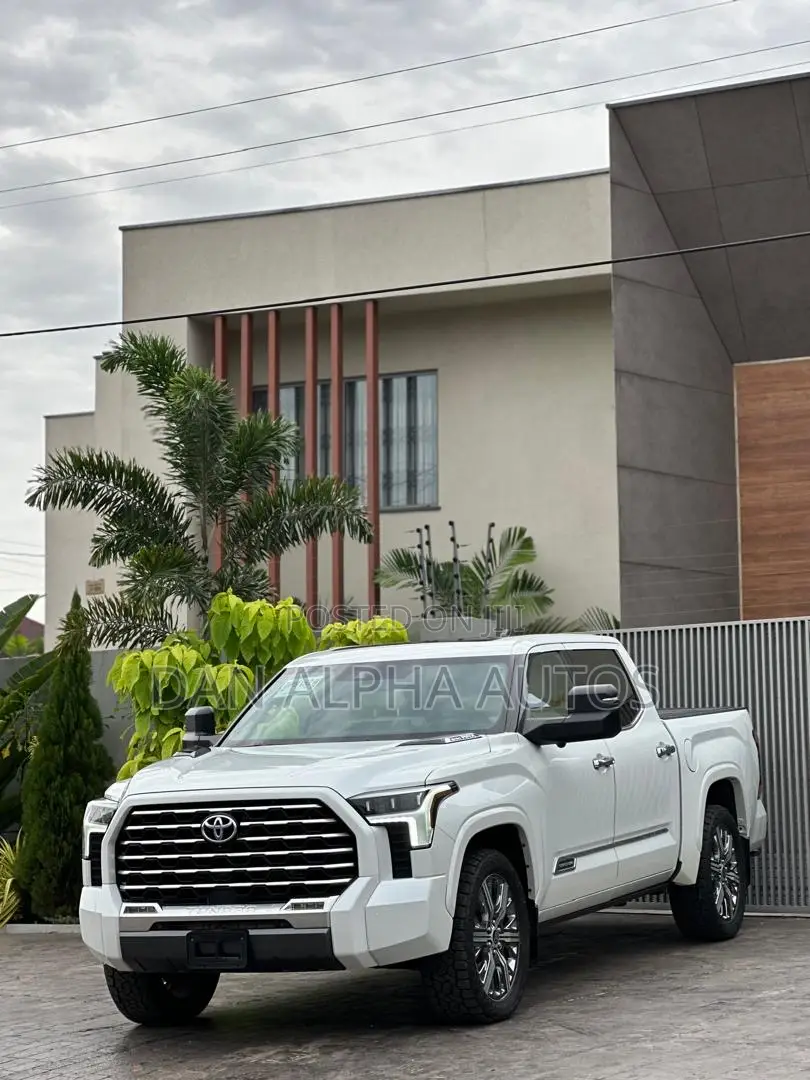 Toyota Tundra 2024 White