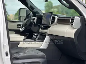 Toyota Tundra 2024 White