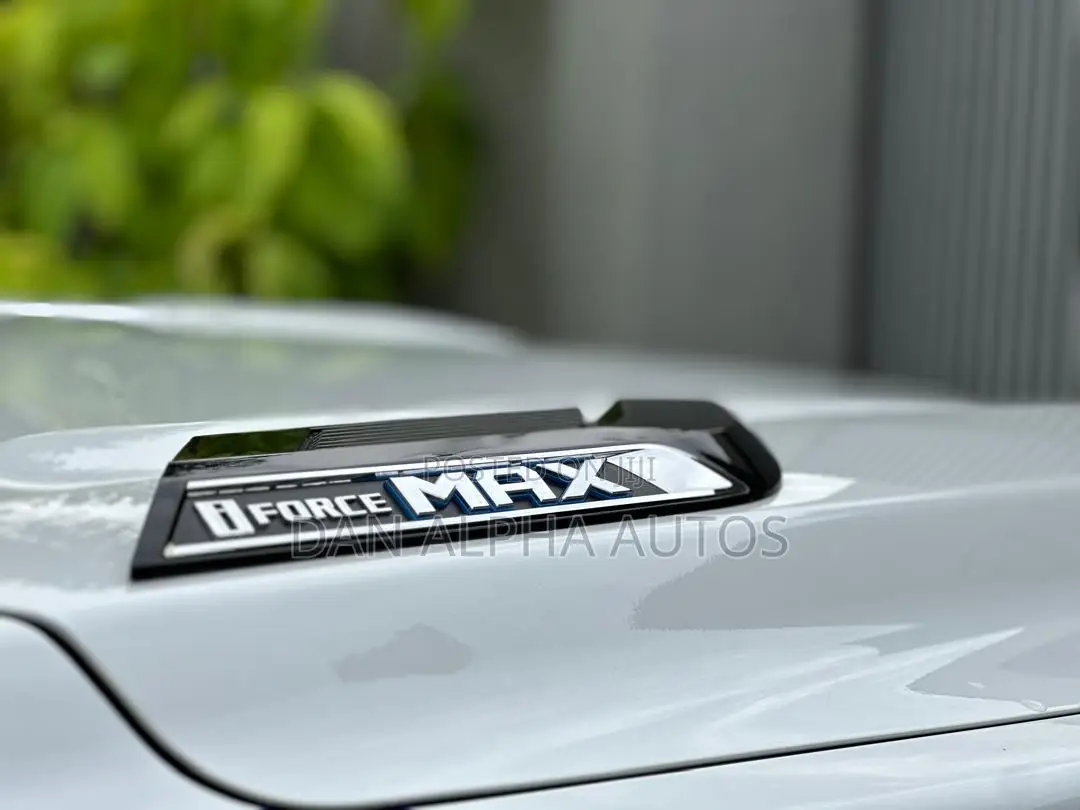 Toyota Tundra 2024 White