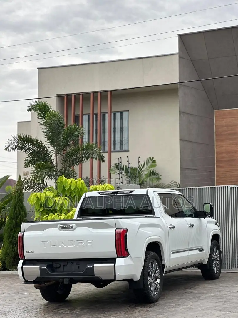 Toyota Tundra 2024 White