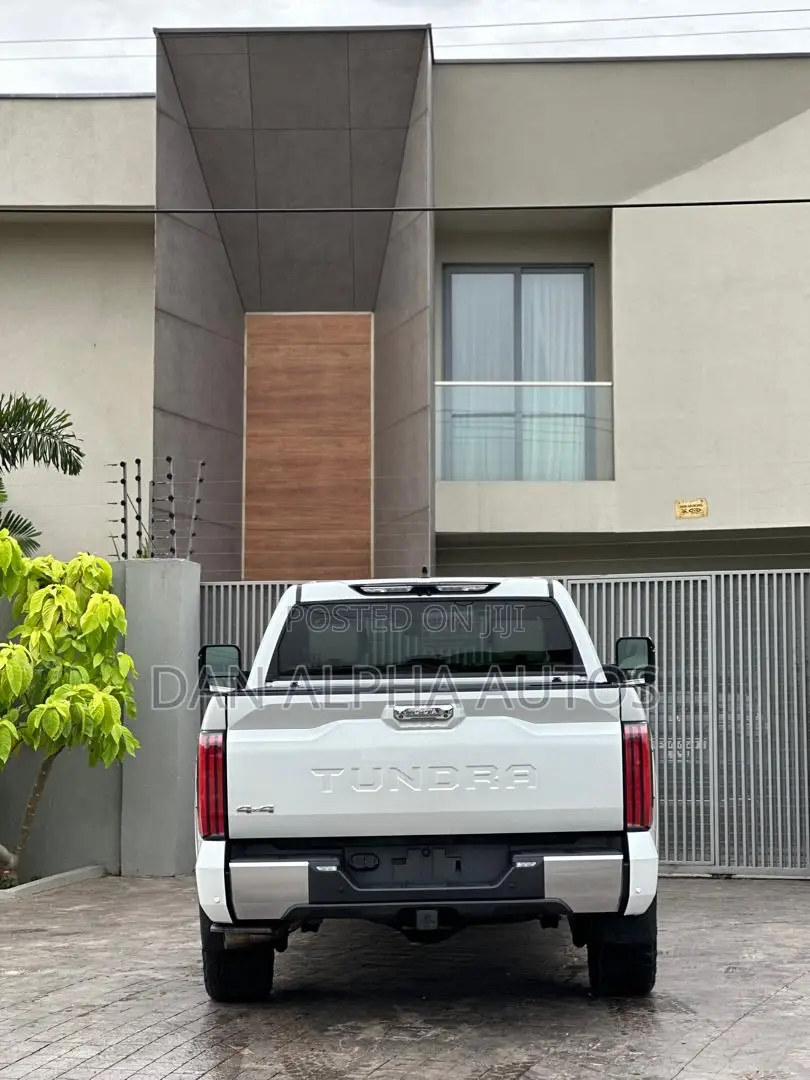 Toyota Tundra 2024 White