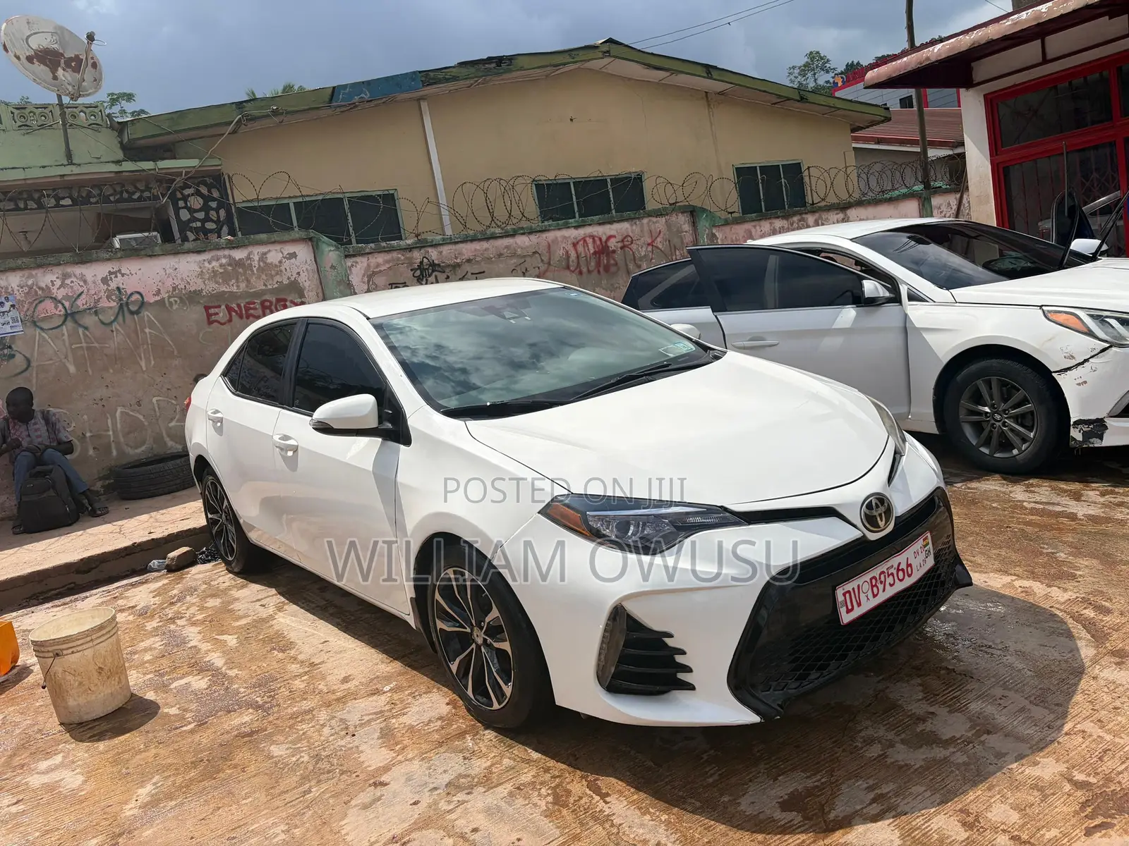 Toyota Corolla LE 4dr Sedan (1.8L 4cyl CVT) 2017 White