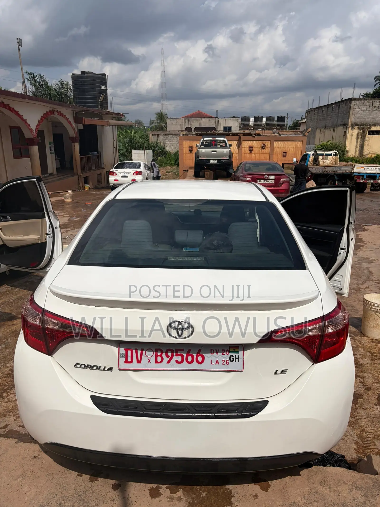 Toyota Corolla LE 4dr Sedan (1.8L 4cyl CVT) 2017 White