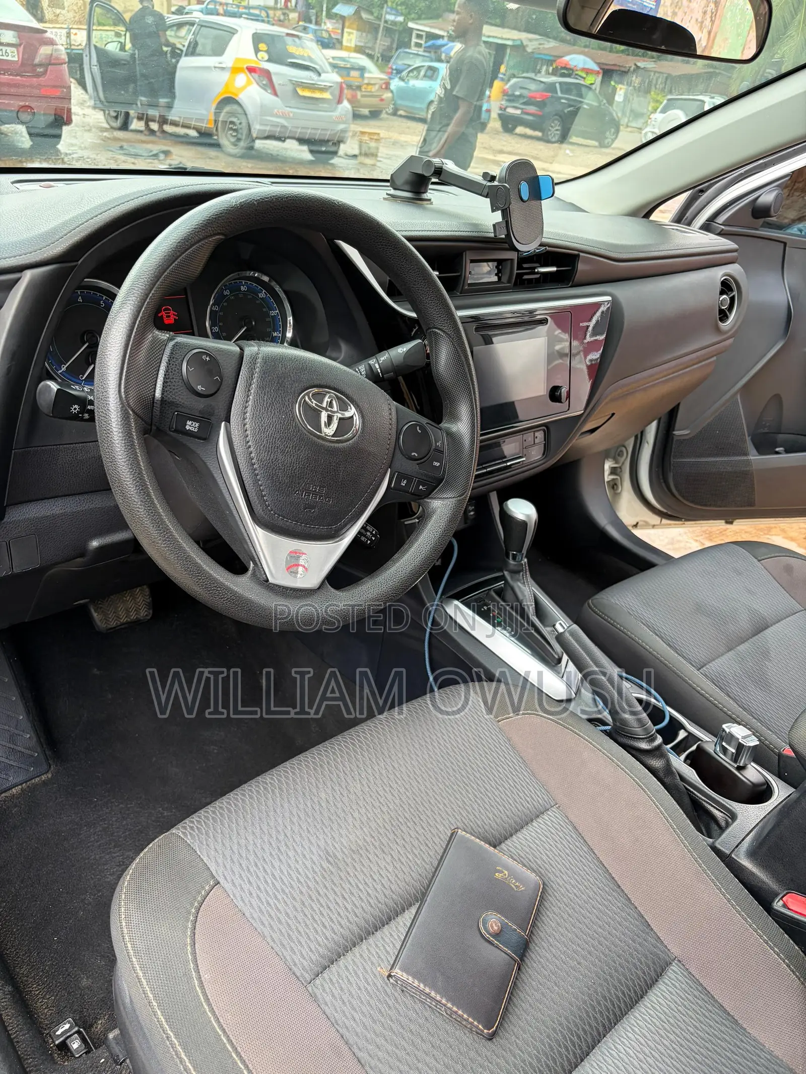 Toyota Corolla LE 4dr Sedan (1.8L 4cyl CVT) 2017 White