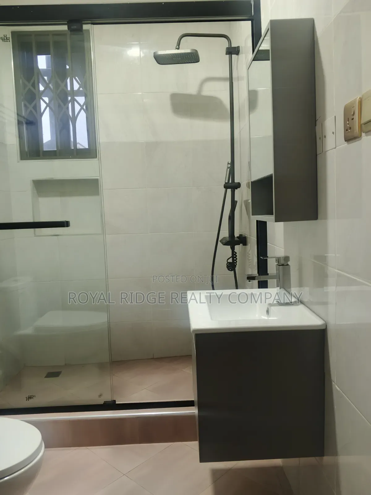 Furnished 2bdrm Apartment in Burma Hills Close To, Accra Metropolitan