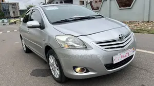 Toyota Yaris 2011 Silver