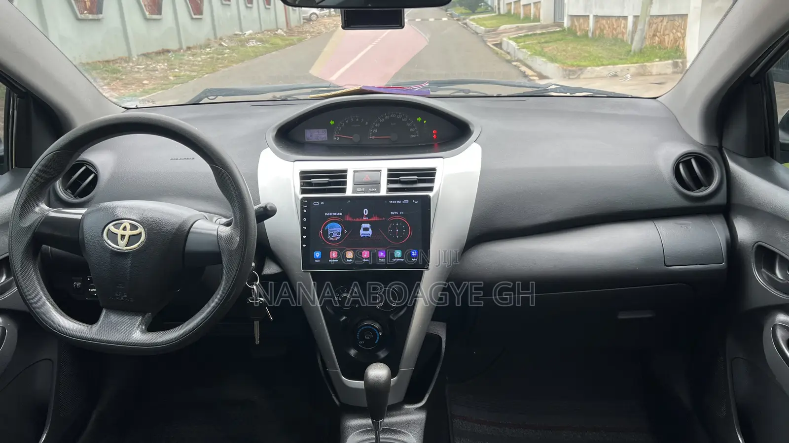 Toyota Yaris 2011 Silver