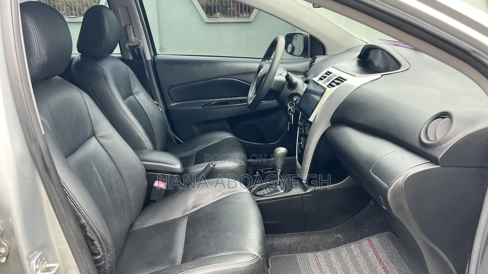 Toyota Yaris 2011 Silver