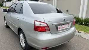 Toyota Yaris 2011 Silver