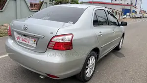 Toyota Yaris 2011 Silver