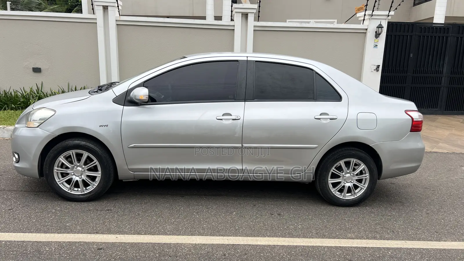 Toyota Yaris 2011 Silver