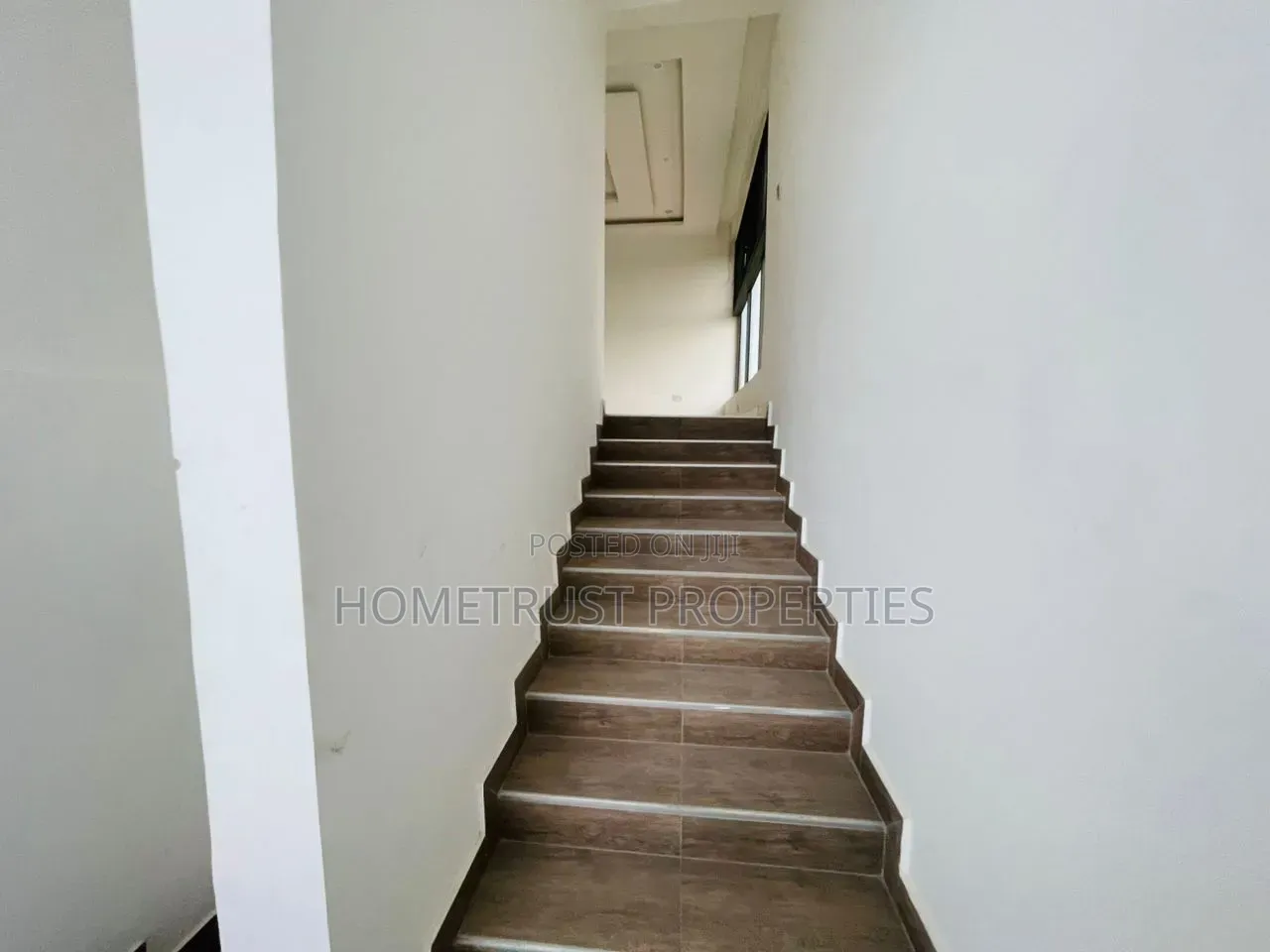5bdrm Duplex in Roman Ridge, Police Station for sale