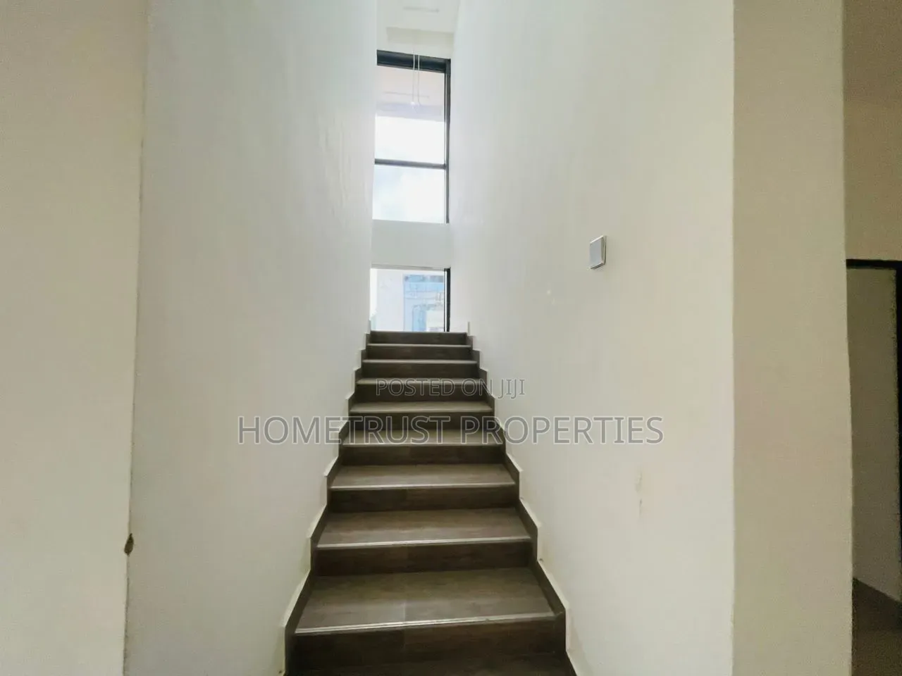 5bdrm Duplex in Roman Ridge, Police Station for sale