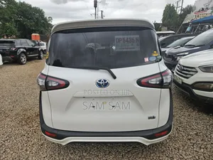 Toyota Sienta 2016 Off white