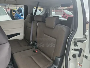Toyota Sienta 2016 Off white