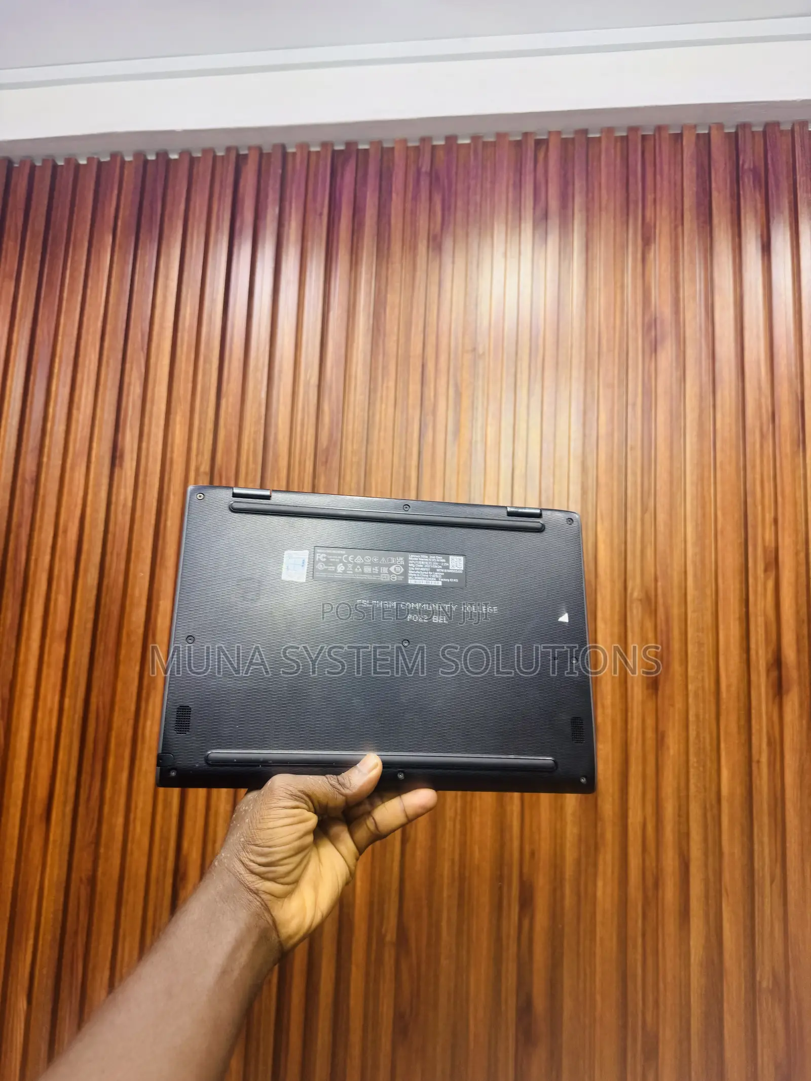 Laptop Lenovo 300e 4GB Intel SSD 128GB