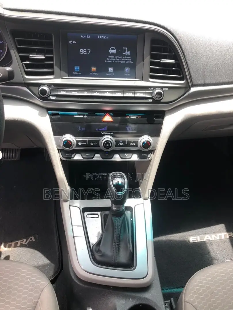 Hyundai Elantra 2020 Red