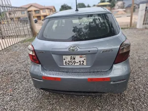 Toyota Matrix Hatchback FWD (1.8L 4cyl 5M) 2010 Blue
