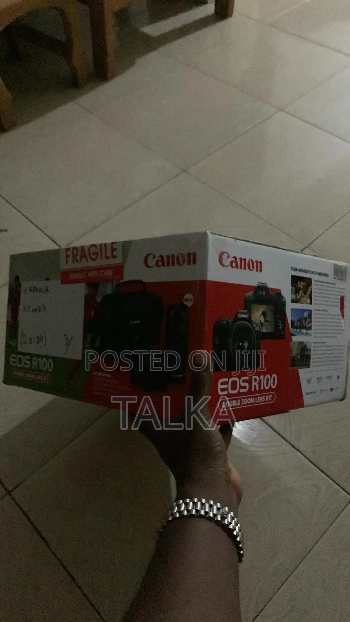 Canon Eos R100 Mirrorless Camera With 2 Lenses 18-45mm + 75-300mm