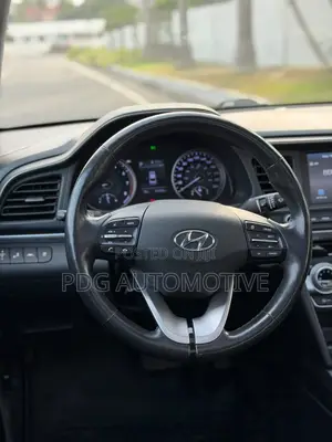 Hyundai Elantra 2019 White