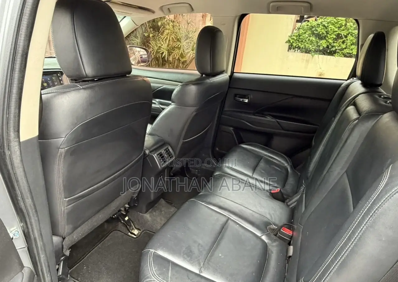Mitsubishi Outlander 2019 Gray