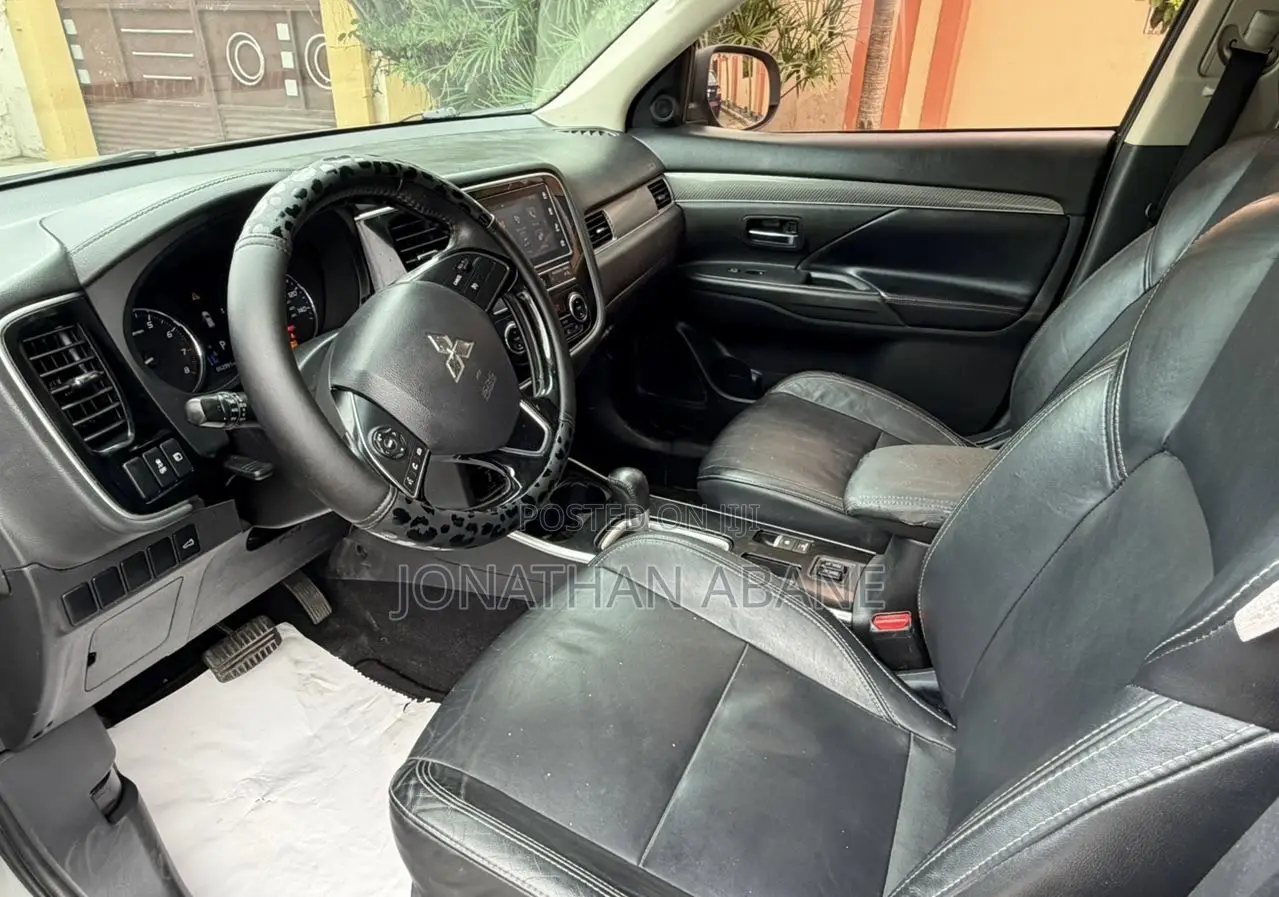 Mitsubishi Outlander 2019 Gray