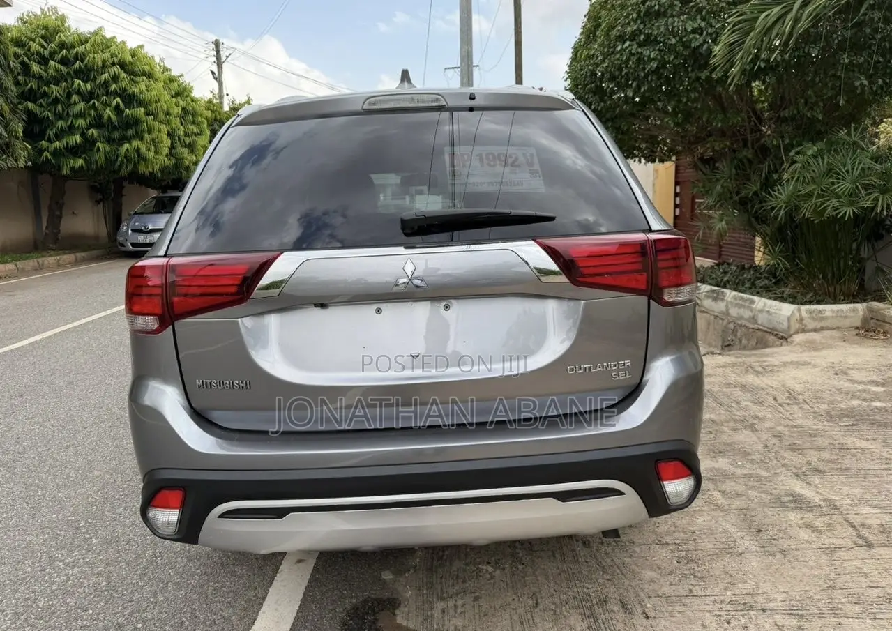Mitsubishi Outlander 2019 Gray