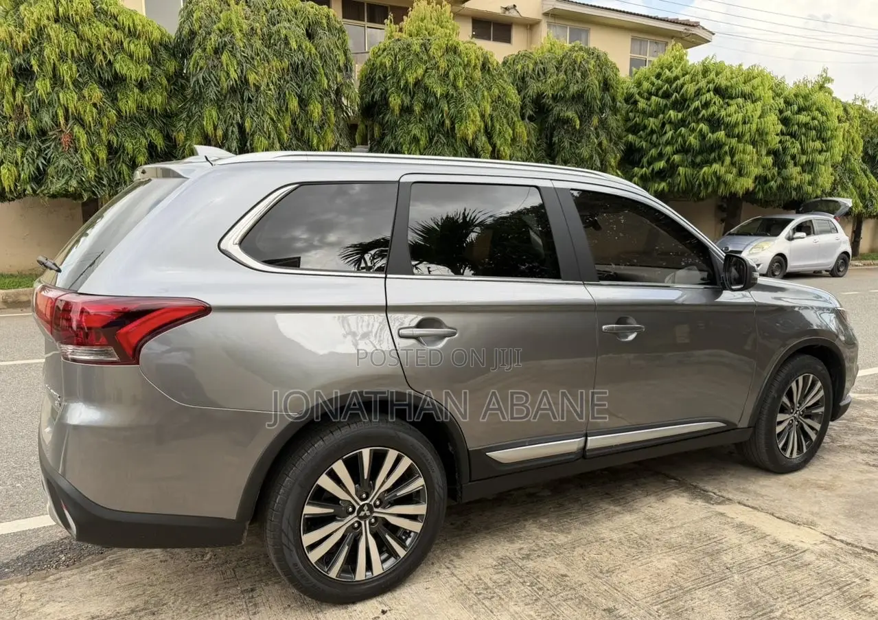 Mitsubishi Outlander 2019 Gray